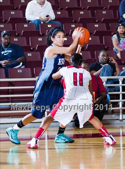 Thumbnail 3 in Alief Elsik vs North Shore (Region III 5A Final) photogallery.
