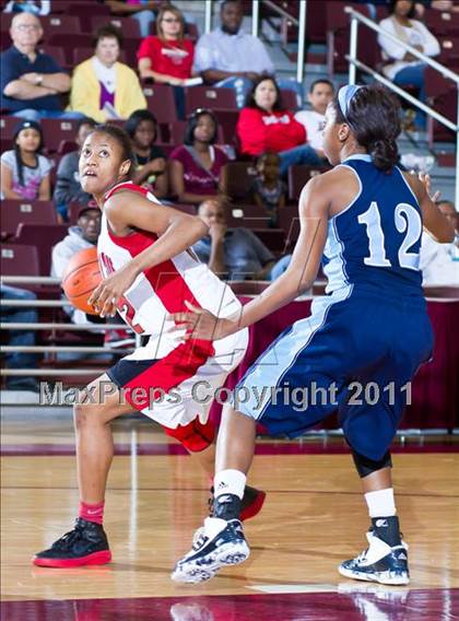Thumbnail 2 in Alief Elsik vs North Shore (Region III 5A Final) photogallery.