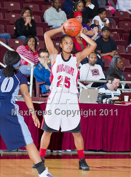Thumbnail 2 in Alief Elsik vs North Shore (Region III 5A Final) photogallery.