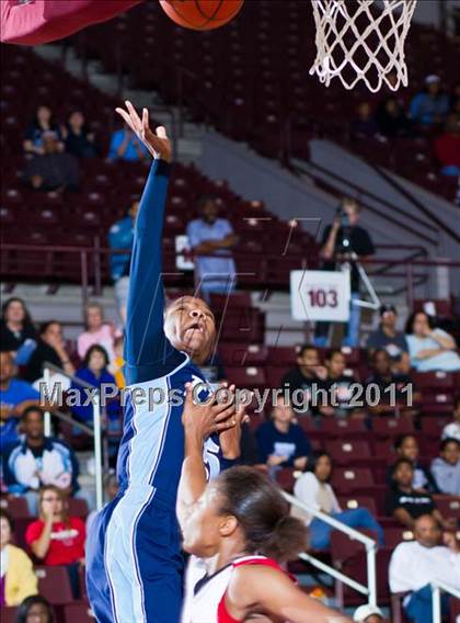 Thumbnail 1 in Alief Elsik vs North Shore (Region III 5A Final) photogallery.