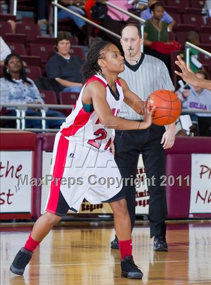 Thumbnail 1 in Alief Elsik vs North Shore (Region III 5A Final) photogallery.