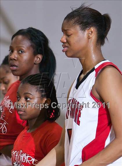 Thumbnail 2 in Alief Elsik vs North Shore (Region III 5A Final) photogallery.