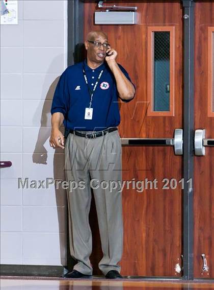 Thumbnail 1 in Alief Elsik vs North Shore (Region III 5A Final) photogallery.
