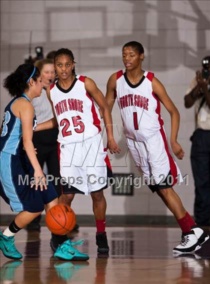 Thumbnail 3 in Alief Elsik vs North Shore (Region III 5A Final) photogallery.