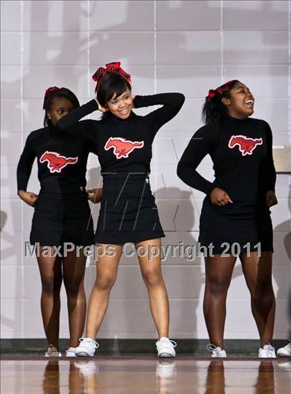 Thumbnail 3 in Alief Elsik vs North Shore (Region III 5A Final) photogallery.