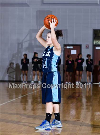 Thumbnail 2 in Alief Elsik vs North Shore (Region III 5A Final) photogallery.