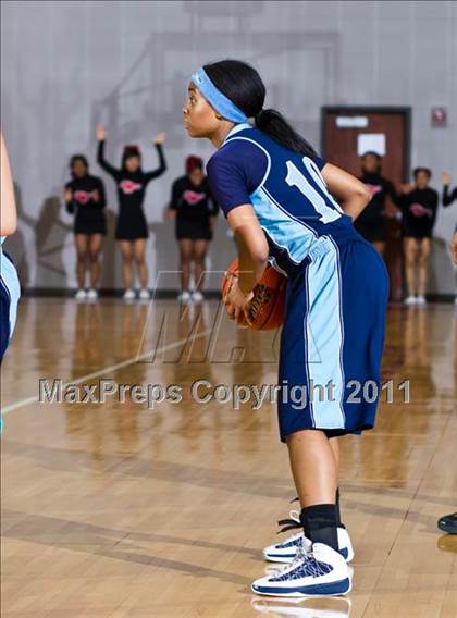 Thumbnail 3 in Alief Elsik vs North Shore (Region III 5A Final) photogallery.