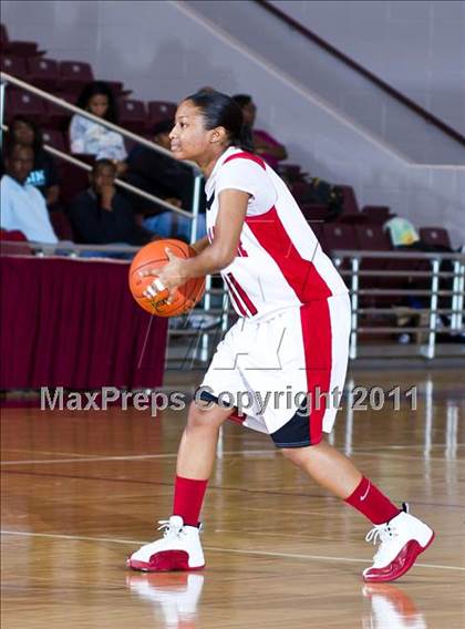 Thumbnail 3 in Alief Elsik vs North Shore (Region III 5A Final) photogallery.