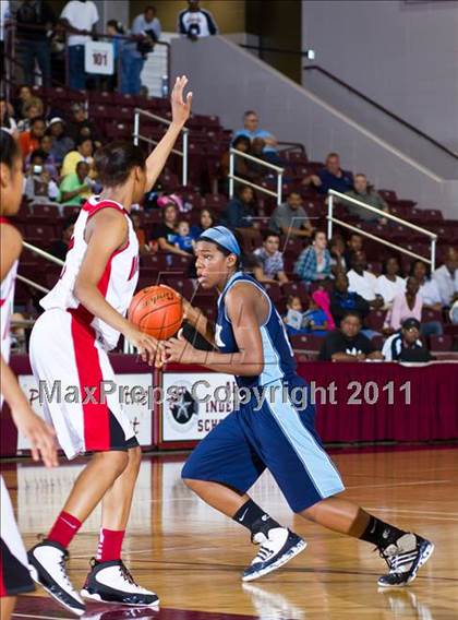 Thumbnail 1 in Alief Elsik vs North Shore (Region III 5A Final) photogallery.