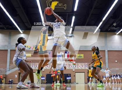Thumbnail 3 in Wylie East vs. DeSoto (UIL 6A DII Area Playoff) photogallery.