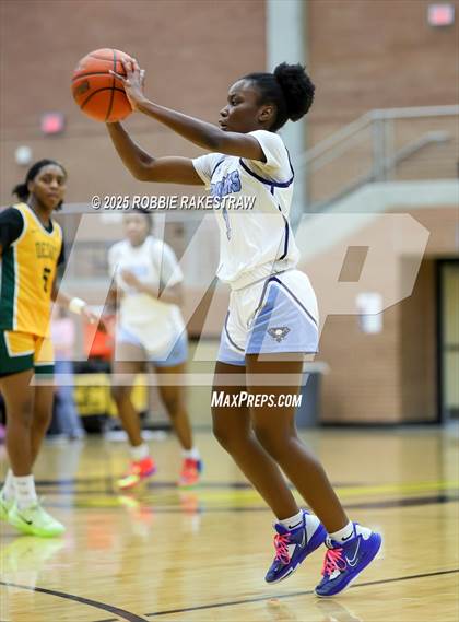 Thumbnail 2 in Wylie East vs. DeSoto (UIL 6A DII Area Playoff) photogallery.