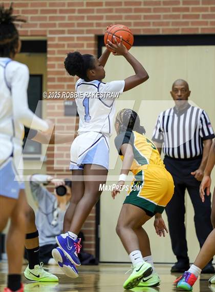 Thumbnail 2 in Wylie East vs. DeSoto (UIL 6A DII Area Playoff) photogallery.