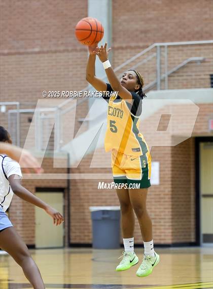 Thumbnail 2 in Wylie East vs. DeSoto (UIL 6A DII Area Playoff) photogallery.