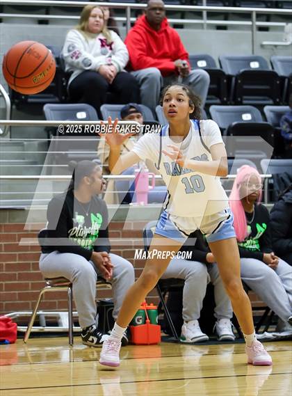 Thumbnail 2 in Wylie East vs. DeSoto (UIL 6A DII Area Playoff) photogallery.