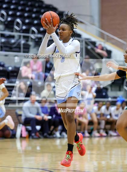 Thumbnail 1 in Wylie East vs. DeSoto (UIL 6A DII Area Playoff) photogallery.