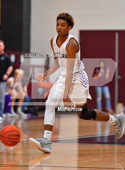 Thumbnail 3 in Lipan vs Douglass (Tenaha Holiday Hoops Classic) photogallery.