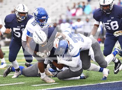 Thumbnail 2 in MacArthur @ Hillcrest (IHSA Class 5A 2nd Round Playoff) photogallery.