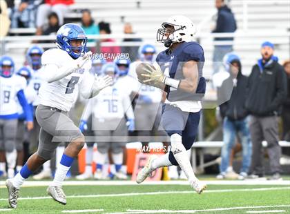 Thumbnail 3 in MacArthur @ Hillcrest (IHSA Class 5A 2nd Round Playoff) photogallery.