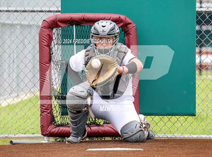 Thumbnail 1 in Sam Rayburn vs. Lindsay (UIL 2A Area Playoff) photogallery.