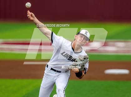 Thumbnail 2 in Sam Rayburn vs. Lindsay (UIL 2A Area Playoff) photogallery.