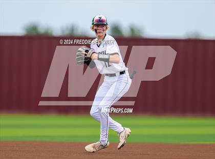Thumbnail 2 in Sam Rayburn vs. Lindsay (UIL 2A Area Playoff) photogallery.
