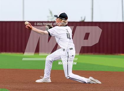 Thumbnail 2 in Sam Rayburn vs. Lindsay (UIL 2A Area Playoff) photogallery.