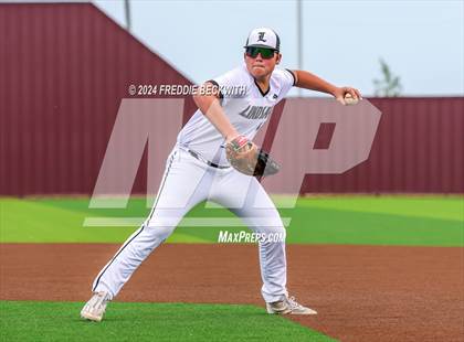 Thumbnail 3 in Sam Rayburn vs. Lindsay (UIL 2A Area Playoff) photogallery.