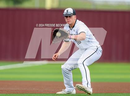 Thumbnail 2 in Sam Rayburn vs. Lindsay (UIL 2A Area Playoff) photogallery.