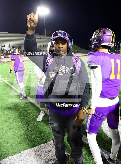 Thumbnail 2 in Lynwood vs. Gladstone (CIF SS Playoffs D14) photogallery.