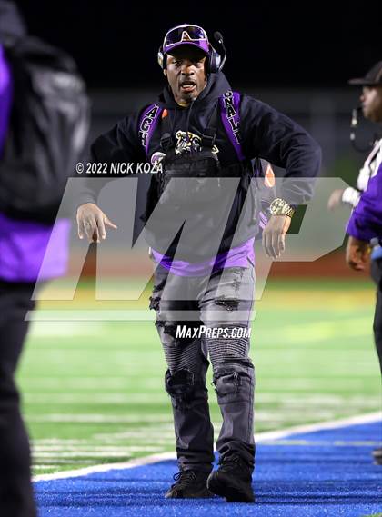 Thumbnail 3 in Lynwood vs. Gladstone (CIF SS Playoffs D14) photogallery.