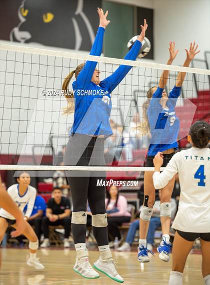 Thumbnail 2 in Rancho Bernardo vs. Eastlake (San Diego CIF Division 1 Final) photogallery.