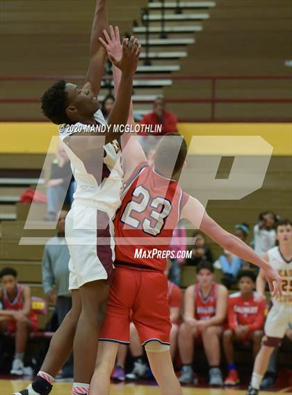 Thumbnail 3 in East Peoria vs. Calvary photogallery.