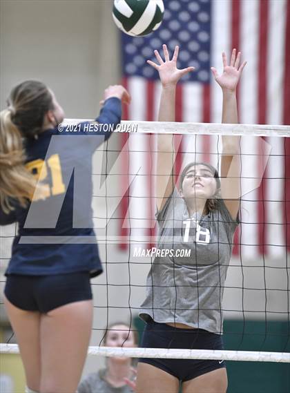Thumbnail 3 in Menlo School vs. Newport Harbor (Dave Mohs Tournament) photogallery.