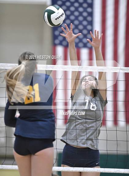 Thumbnail 1 in Menlo School vs. Newport Harbor (Dave Mohs Tournament) photogallery.