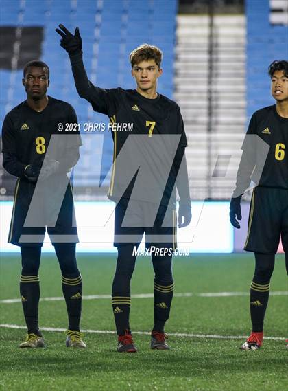Thumbnail 3 in Roaring Fork vs. Jefferson Academy (CHSAA 3A Final) photogallery.