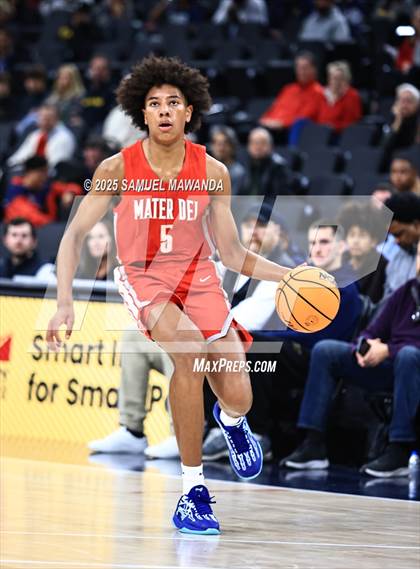 Thumbnail 2 in  St. John Bosco vs Mater Dei (Trinity-Mission League Show) photogallery.