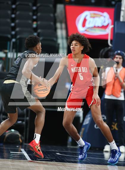 Thumbnail 3 in  St. John Bosco vs Mater Dei (Trinity-Mission League Show) photogallery.