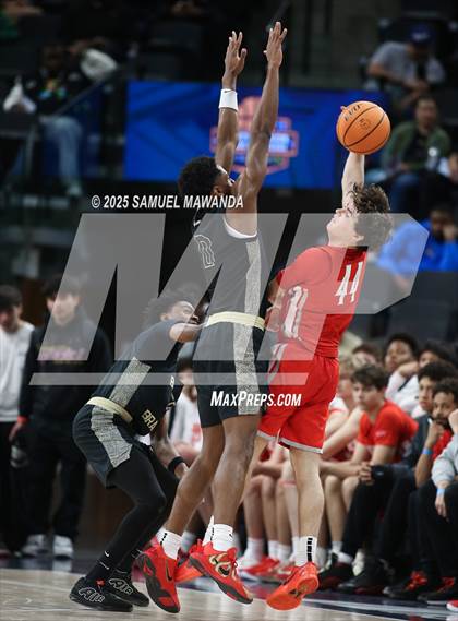 Thumbnail 2 in  St. John Bosco vs Mater Dei (Trinity-Mission League Show) photogallery.