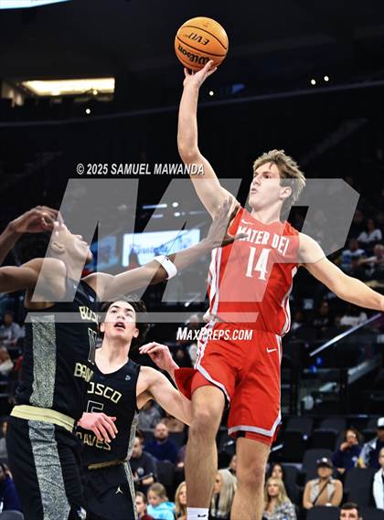 Thumbnail 2 in  St. John Bosco vs Mater Dei (Trinity-Mission League Show) photogallery.