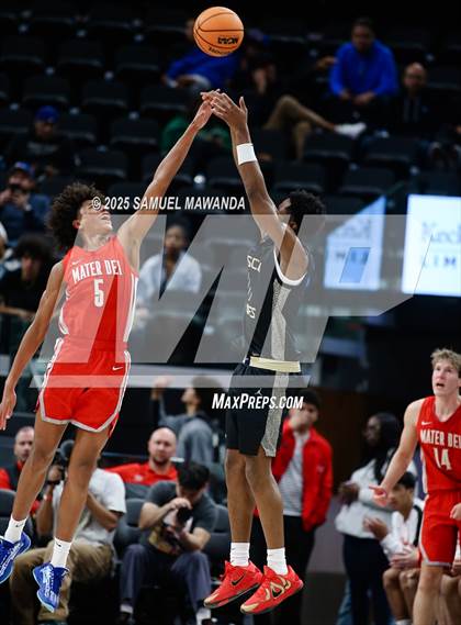 Thumbnail 3 in  St. John Bosco vs Mater Dei (Trinity-Mission League Show) photogallery.