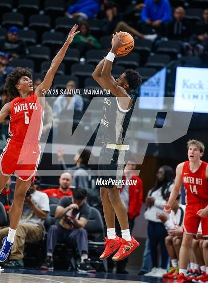 Thumbnail 2 in  St. John Bosco vs Mater Dei (Trinity-Mission League Show) photogallery.