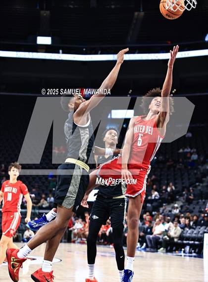 Thumbnail 1 in  St. John Bosco vs Mater Dei (Trinity-Mission League Show) photogallery.