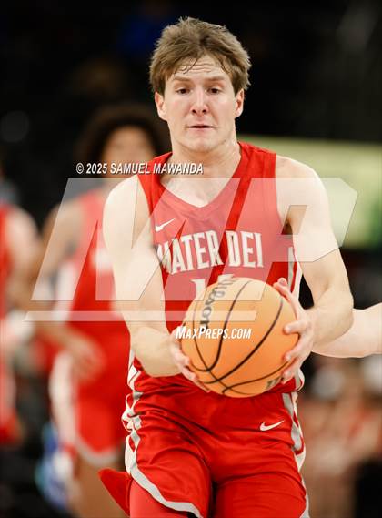 Thumbnail 1 in  St. John Bosco vs Mater Dei (Trinity-Mission League Show) photogallery.