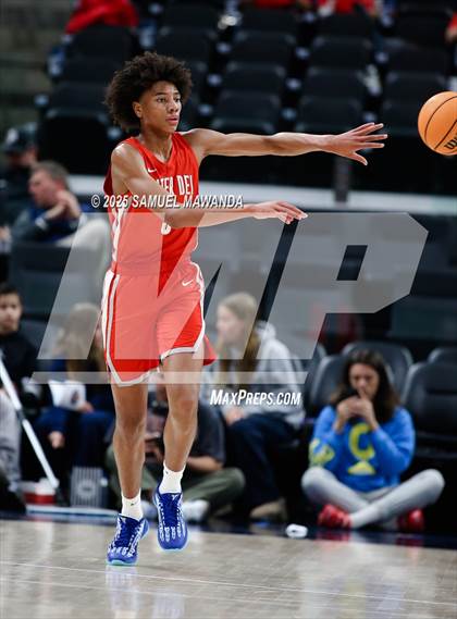 Thumbnail 2 in  St. John Bosco vs Mater Dei (Trinity-Mission League Show) photogallery.