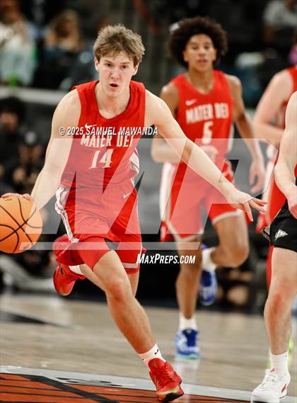 Thumbnail 3 in  St. John Bosco vs Mater Dei (Trinity-Mission League Show) photogallery.