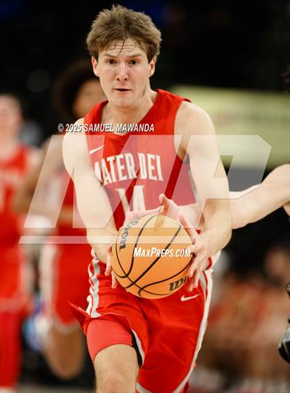 Thumbnail 3 in  St. John Bosco vs Mater Dei (Trinity-Mission League Show) photogallery.