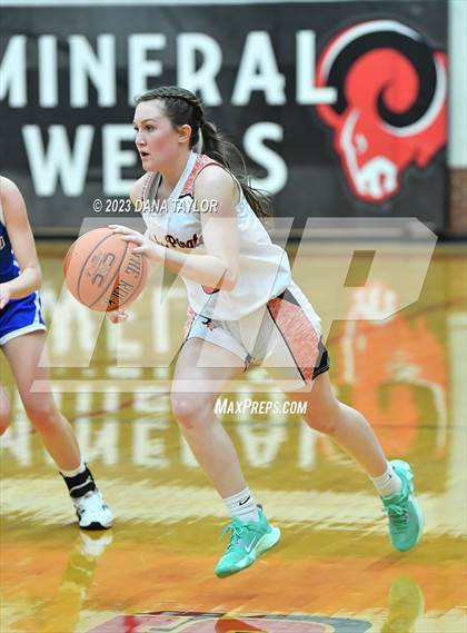 Thumbnail 2 in Stamford vs. Petrolia (UIL 2A Region II Bi-District) photogallery.