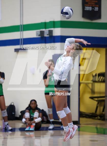 Thumbnail 1 in Myers Park @ Weddington photogallery.