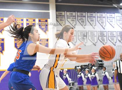 Thumbnail 3 in Bishop Gorman vs Durango photogallery.