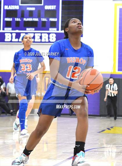 Thumbnail 2 in Bishop Gorman vs Durango photogallery.